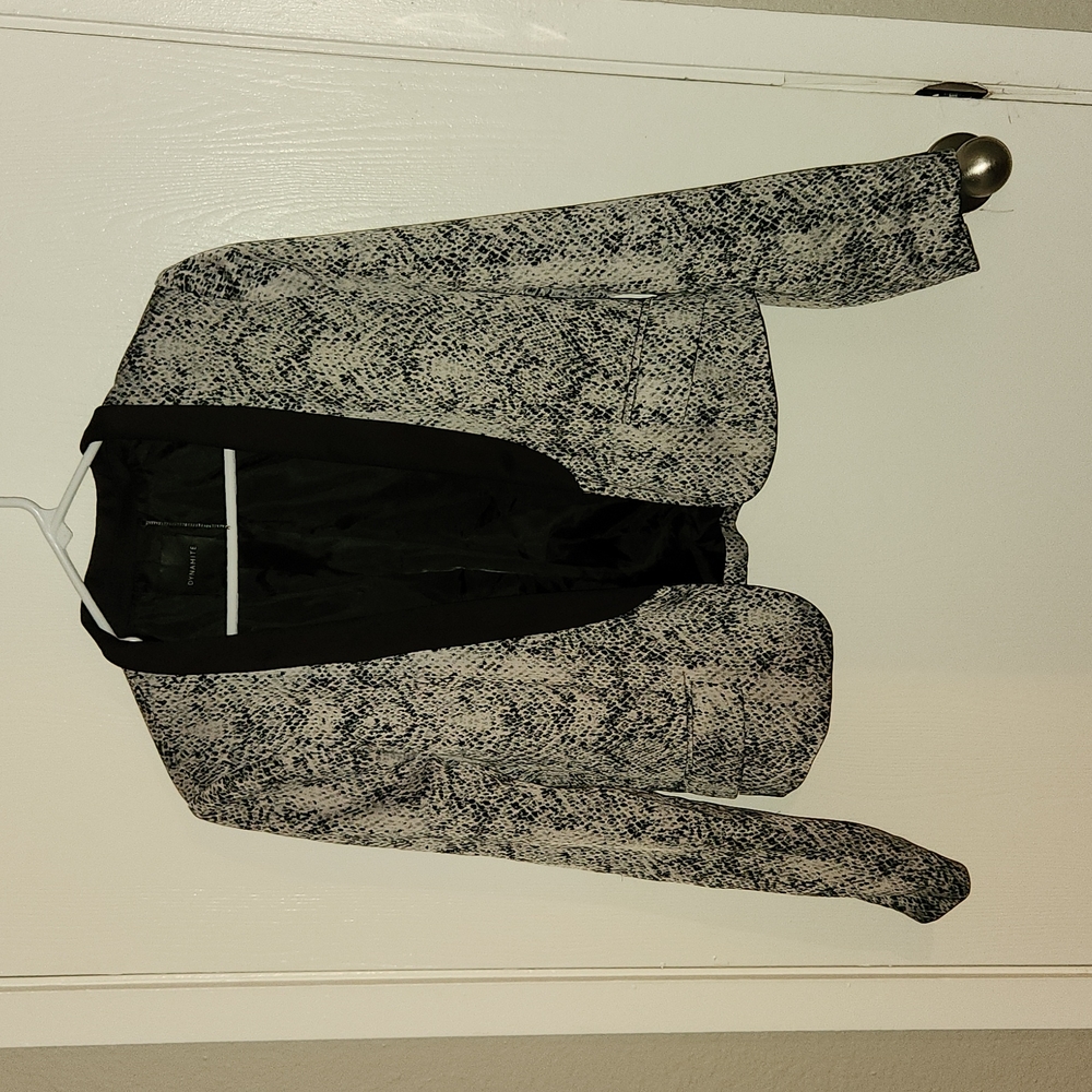 Dynamite Snake print Open blazer. Padded shoulders size M